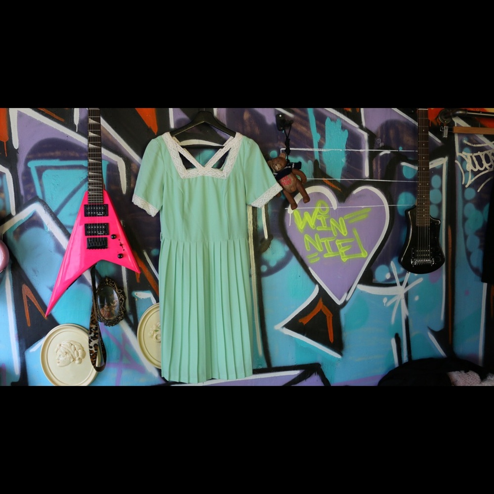 Mod Cloth Retro - Picture 2 of 8